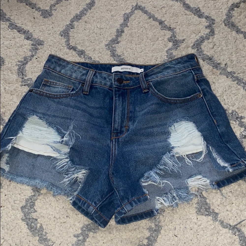 Jean shorts - distressed